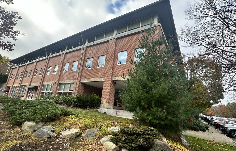 Sweeney Real Estate & Appraisal brokers $600,000 sale of 300 Centerville Rd. in Summit Office Park
